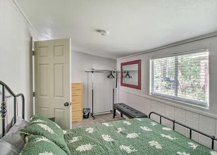 2 Mi To Rainbow Lake: Woodsy Retreat W/ Deck!