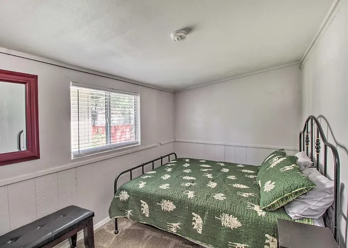 2 Mi To Rainbow Lake: Woodsy Retreat W/ Deck! Pinetop-Lakeside