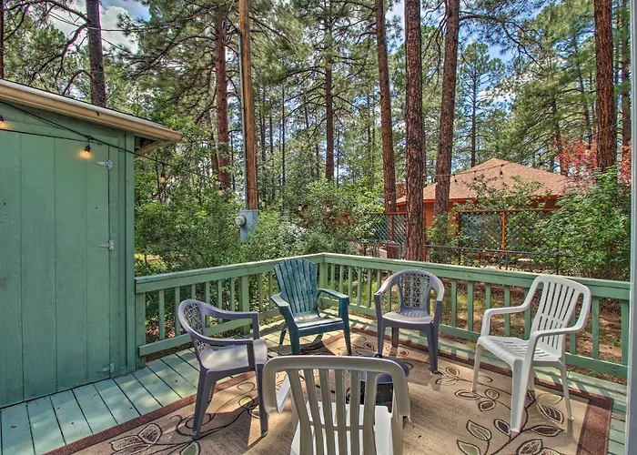 Dom wakacyjny 2 Mi To Rainbow Lake: Woodsy Retreat W/ Deck!